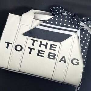 Marc Jacobs The Tote Bag
